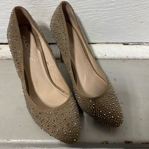 Aldo size 10 beige studded heels